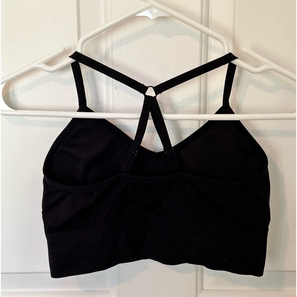 Sports Bra Reebok Size Medium. Almost never worn. - Picture 2 of 2